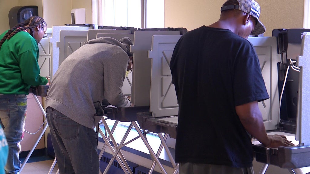 Catholic Charities helps Minnesota's unhoused vote ahead of midterms — WCCO / CBS Minnesota, Woodbury Sports news