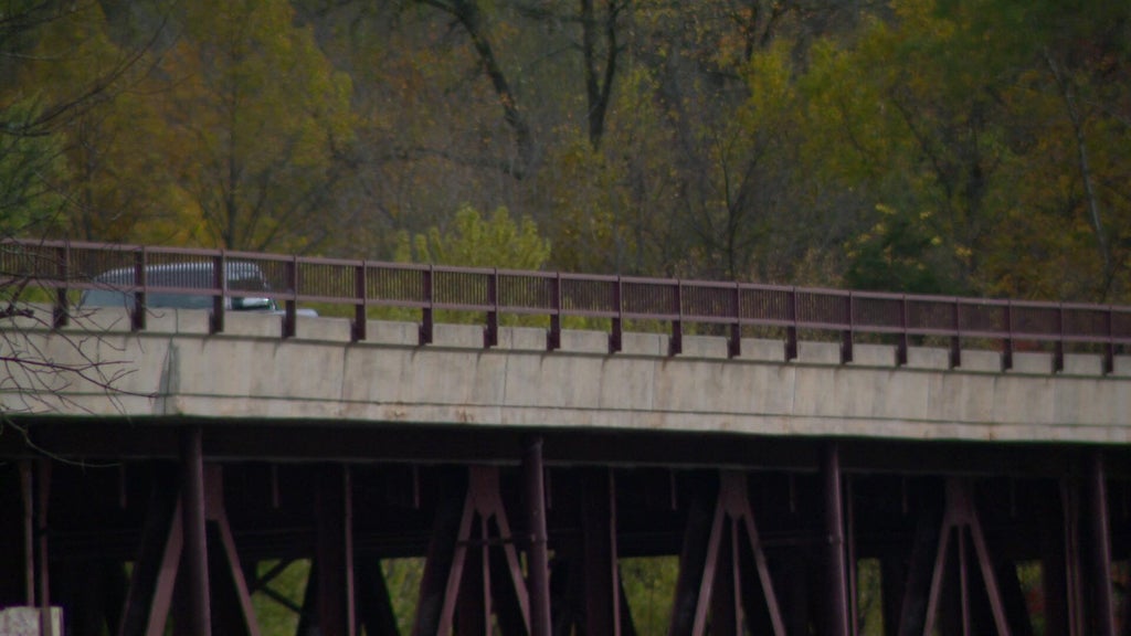 Businesses near Osceola brace as Highway 243 bridge set to close — WCCO / CBS Minnesota, Woodbury Business news