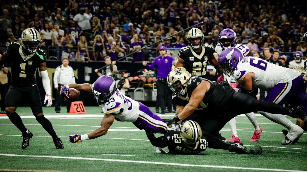 Jefferson, Jones, Murray all produce to help the unbeaten Vikings top Saints 23-13 โ WCCO / CBS Minnesota, Woodbury Sports news