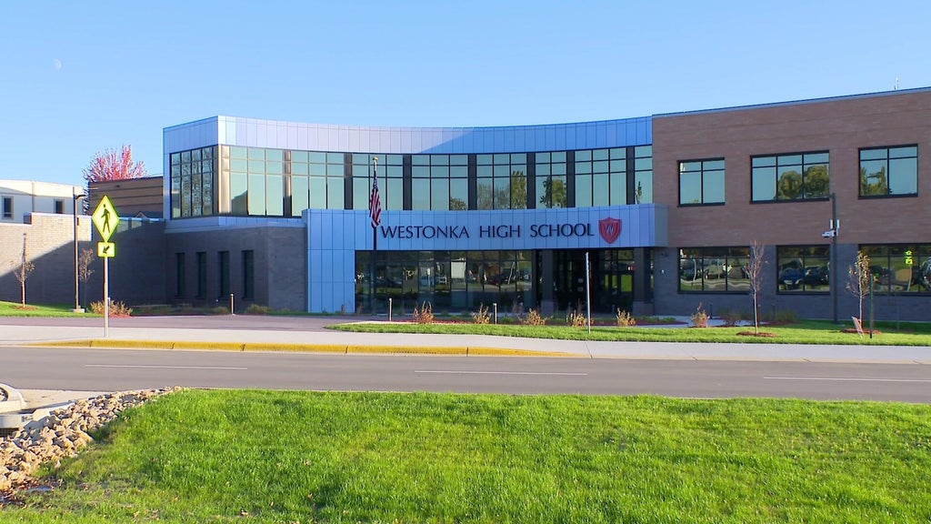 Westonka schools develop AI policymaking group to prepare for evolving technology — WCCO / CBS Minnesota, Woodbury Technology news