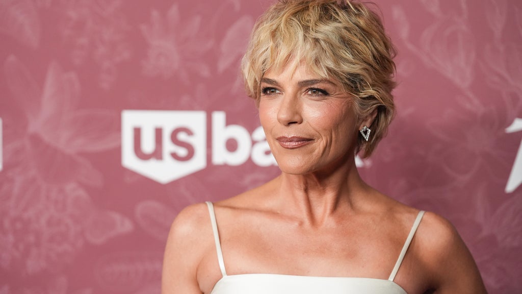 Actress Selma Blair arraigned following arrest for incident related to flight from LAX to JFK — WCCO / CBS Minnesota, Woodbury Health news