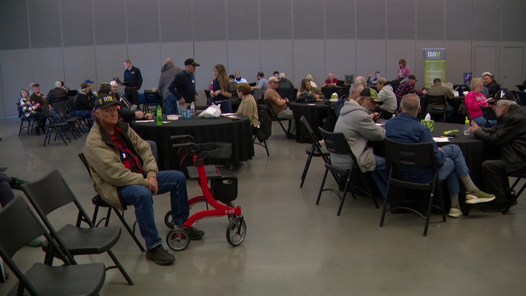 Minnesota veterans receiving claims assistance, health exams at clinic — WCCO / CBS Minnesota, Woodbury Arts news