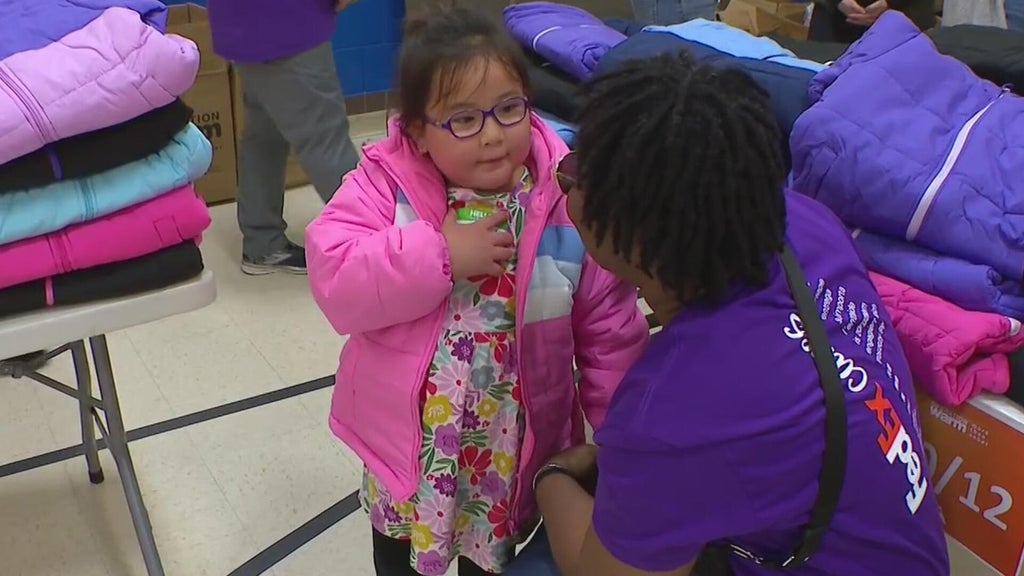 Hundreds of St. Paul students gifted free winter coats by Operation Warm — WCCO / CBS Minnesota, Woodbury Schools news