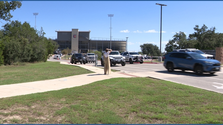 Parents rush to Pieper High School during lockdown; two teens taken into custody — KENS 5 (San Antonio), Woodbury Schools news
