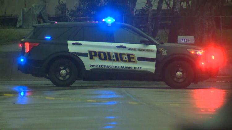 Driver arrested on DWI charge after running red light and crashing into car, police say — KENS 5 (San Antonio), Woodbury Health news