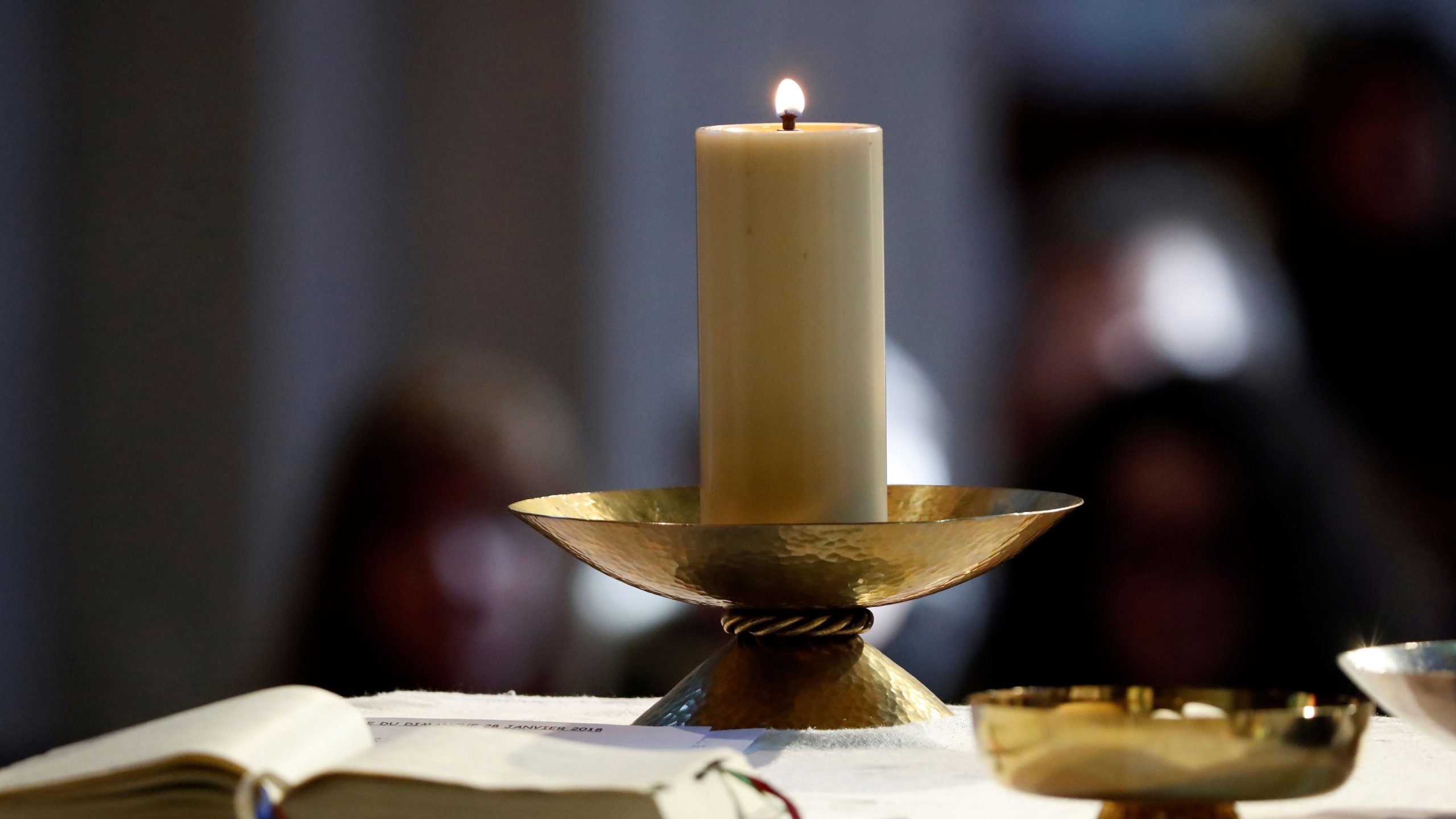 Priest killed by falling crucifix during livestreamed Mass as worshippers rush to help — FOX 9, Woodbury Community news