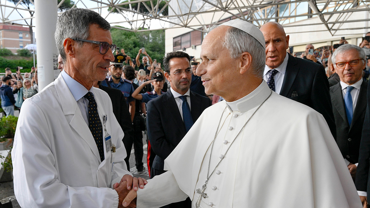 Pope Leo returns to Vatican, four days after lung cancer surgery — FOX 9, Woodbury Health news